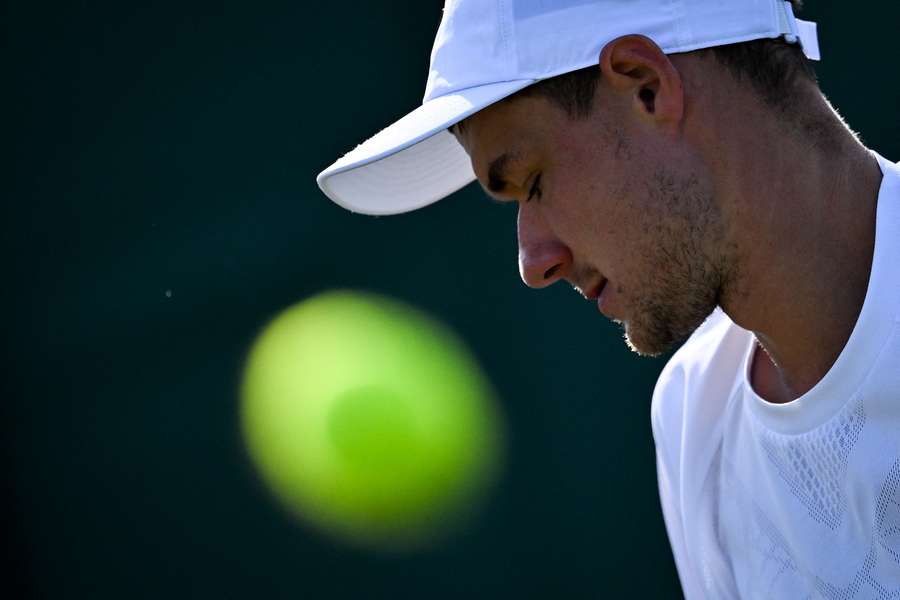 Kamil Majchrzak podczas meczu z Francuzem Arthurem Rinderknechem w trzeciej rundzie singla mężczyzn piątego dnia mistrzostw Wimbledonu 2025. Kamil Majchrzak podczas meczu z Francuzem Arthurem Rinderknechem w trzeciej rundzie singla mężczyzn piątego dnia mistrzostw Wimbledonu 2025.