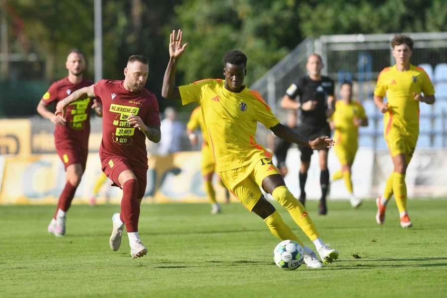 Slavia má zájem o Youssouphu Mbodjiho z Jihlavy.