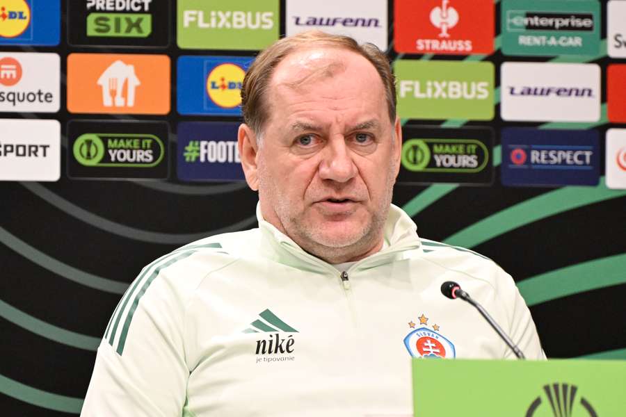 Weiss st. na tlačovej konferencii.