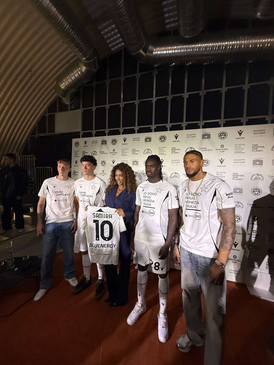 Solet insieme ai compagni di squadra Solet insieme ai compagni di squadra