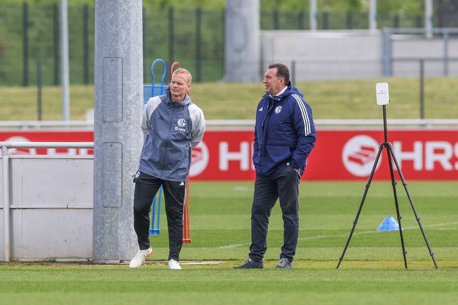 Das belgische Führungsduo aus Karel Geraerts (l.) und Marc Wilmots will Schalke 04 in der zweiten Liga halten.