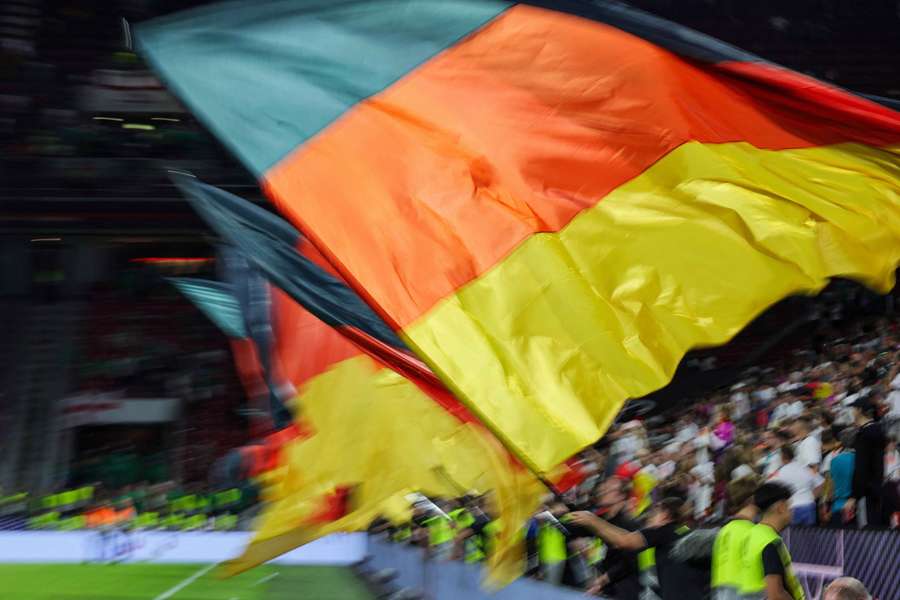 Germania-Nord Irlanda 3-1, qualificazioni ai Mondiali 2026: bandiere e tifosi tedeschi sugli spalti