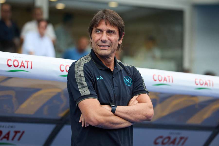 Antonio Conte en el banquillo