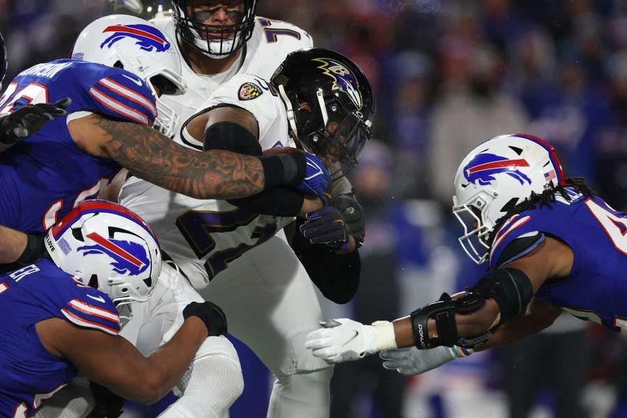 Baltimore Ravens running back Derrick Henry tackled by Buffalo Bills players (2025) Baltimore Ravens running back Derrick Henry tackled by Buffalo Bills players (2025)
