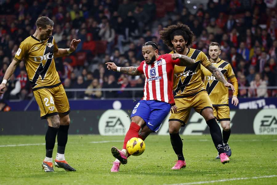 Depay tucks away Atletico's winner