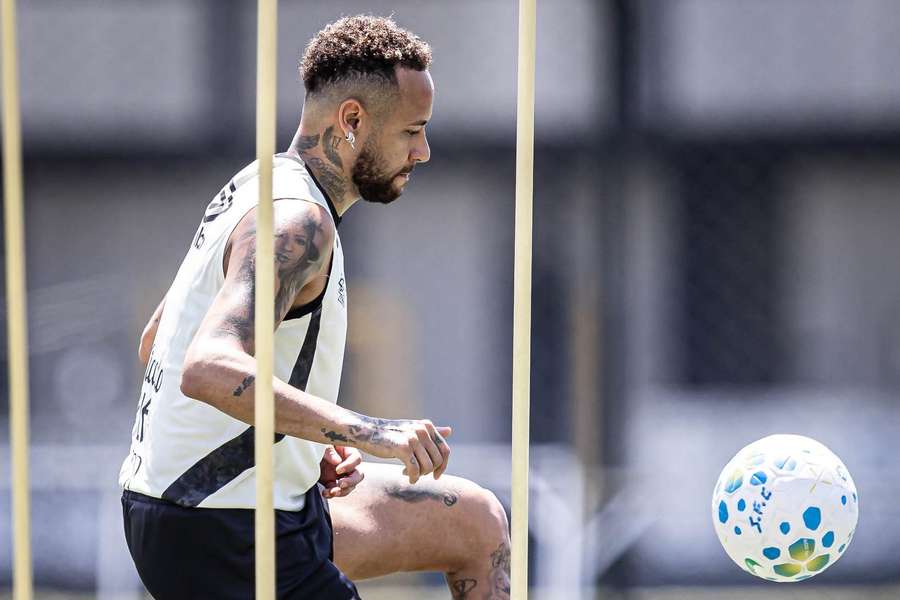 Neymar vem seguindo cronograma de reabilitação