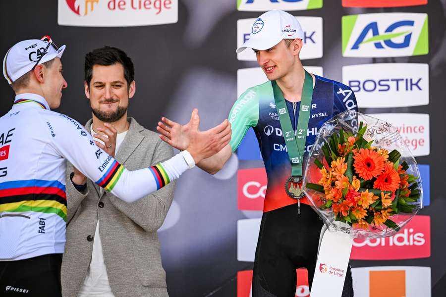 Pogacar si complimenta con Seixas