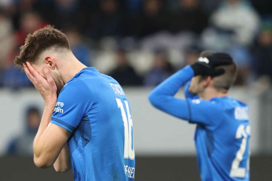 Anton Stach (l.) und Andrej Kramaric (r.) ärgern sich über eine vergebene Torchance
