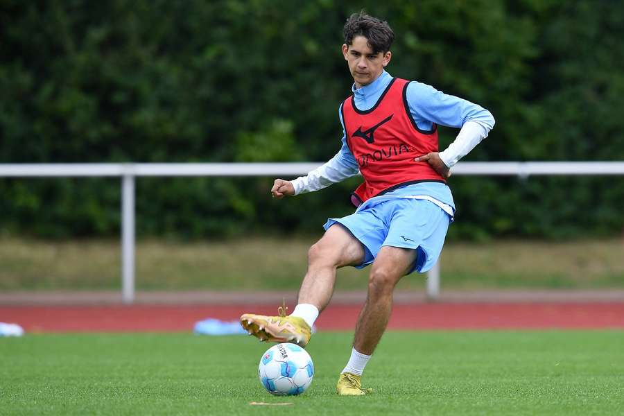 Mitteldfeldtalent Cajetan Lenz im Training Mitteldfeldtalent Cajetan Lenz im Training