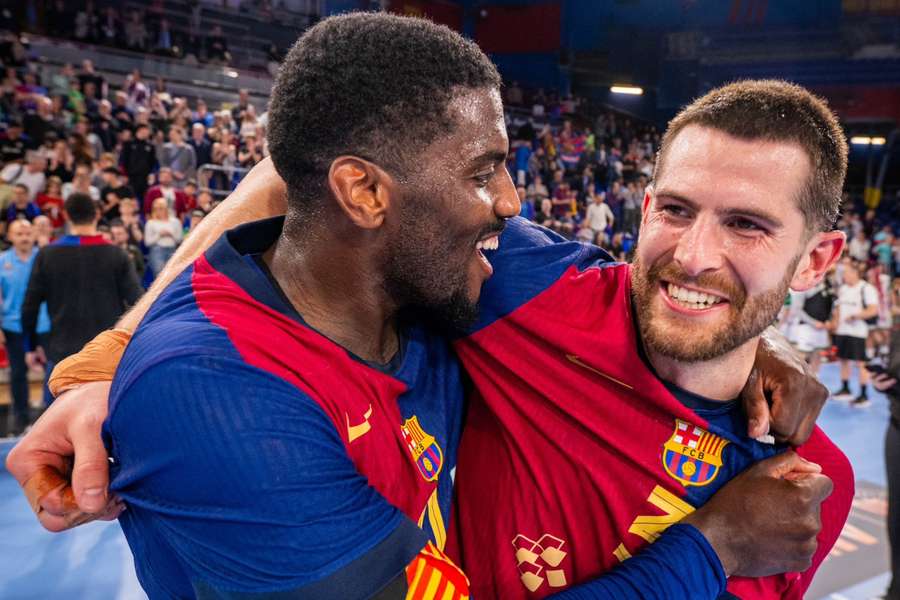 Dika Mem y Antonio Bazán celebran el título de liga