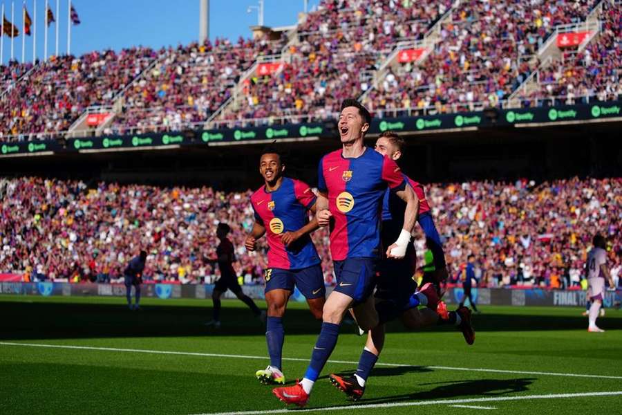Zahavi: Lewandowski received staggering Saudi offer to leave Barcelona Zahavi: Lewandowski received staggering Saudi offer to leave Barcelona