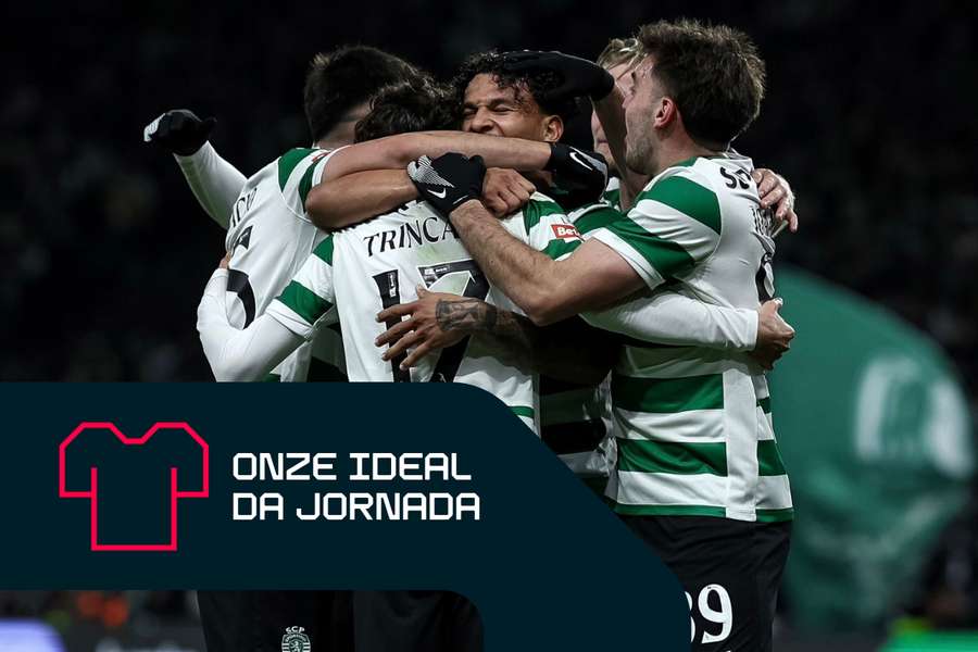 Jogadores do Sporting celebram mais um golo de Suárez
