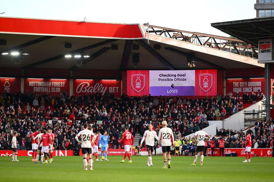 Regulă nouă pentru offside: FIFA începe testarea oficială a "Daylight offside"