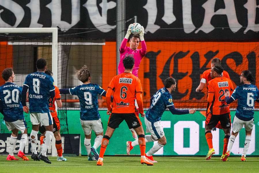 Timon Wellenreuther hield in 7 van de afgelopen 13 officiële duels een clean sheet Timon Wellenreuther hield in 7 van de afgelopen 13 officiële duels een clean sheet
