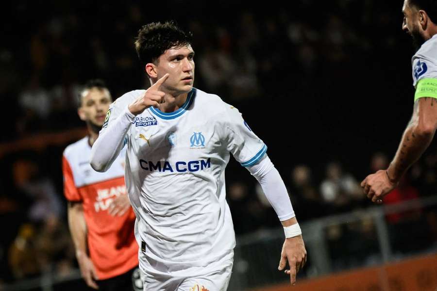 Leonardo Balerdi contre Lorient