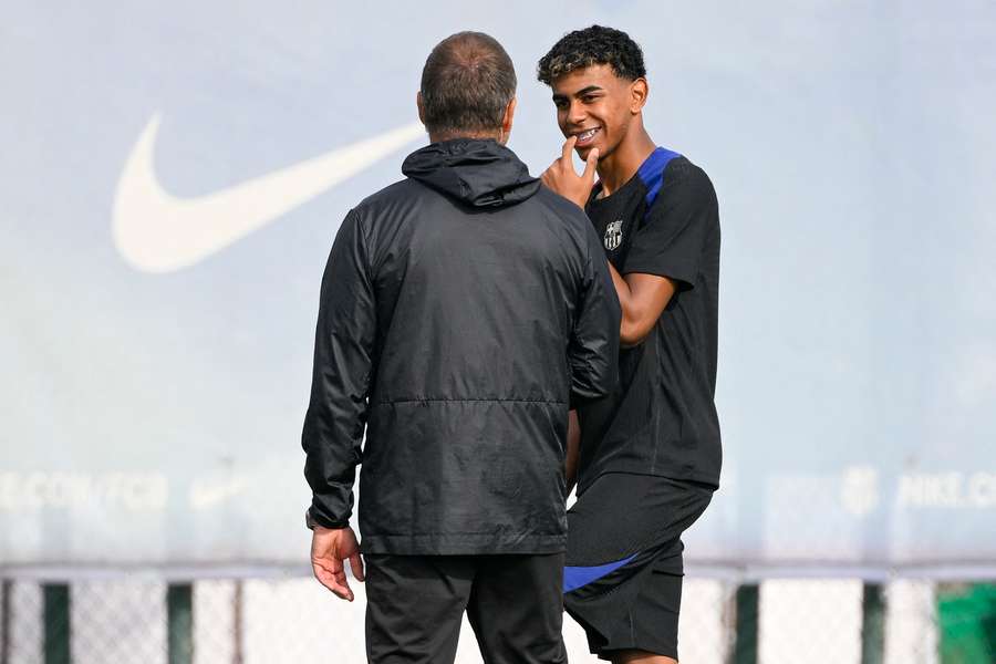 Lamine Yamal et Hansi Flick à l'entraînement le mois dernier.