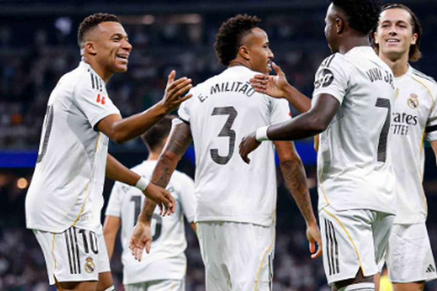 Hráči Realu Madrid při oslavě vstřelené branky Hráči Realu Madrid při oslavě vstřelené branky