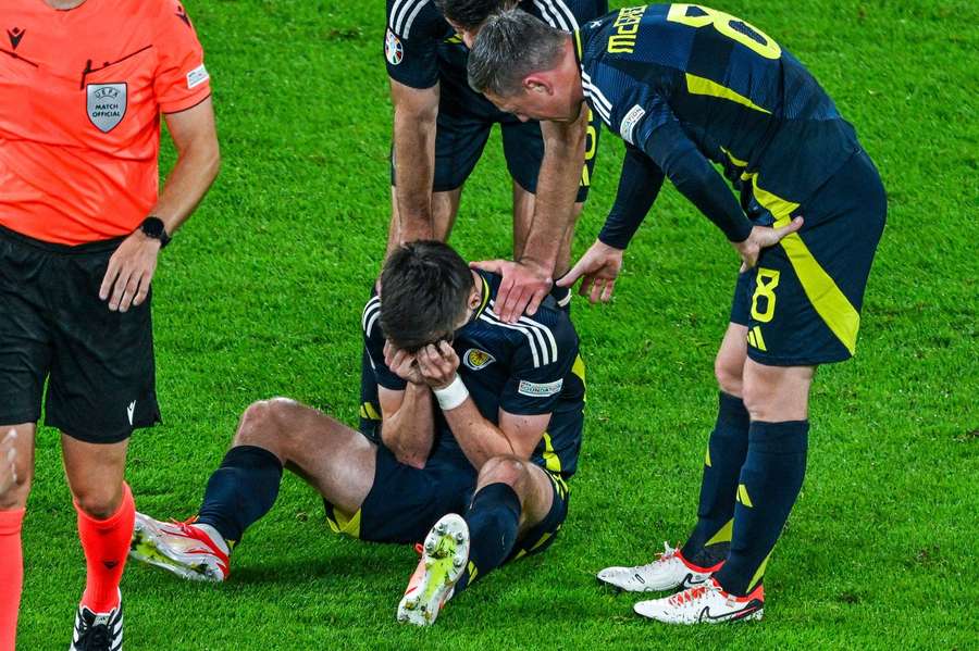 Tierney in tranen na zijn blessure tegen Zwitserland