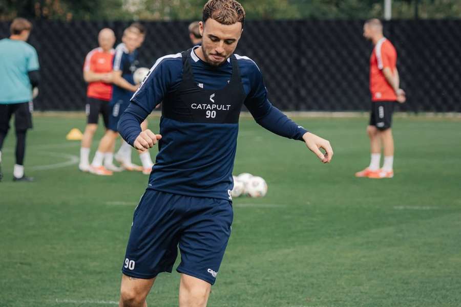 DONE DEAL: Leeds sell Greenwood to Pogon Szczecin
