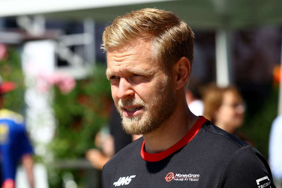 Kevin Magnussen aborrecido por ter sido ultrapassado pelo seu companheiro de equipa