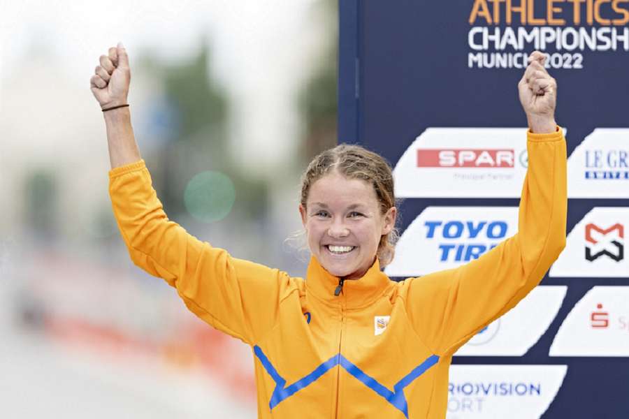  Nienke Brinkman in actie tijdens de marathon voor vrouwen op de vijfde dag van het Multi-EK in 2022