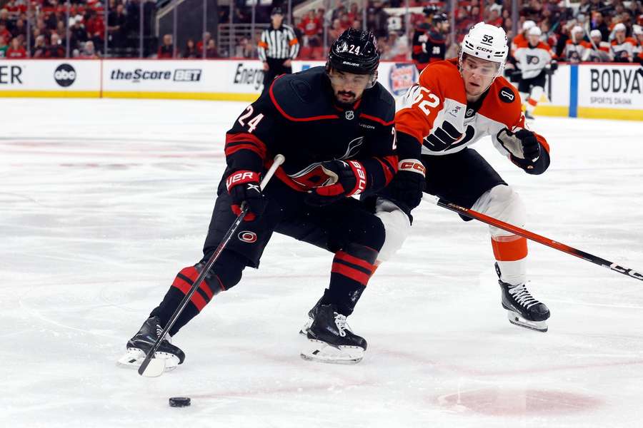 Hurricanes wciąż niepokonani w play-off