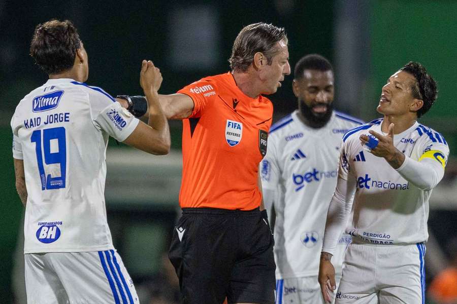 Brasileirão terá novas regras para reduzir cera Brasileirão terá novas regras para reduzir cera