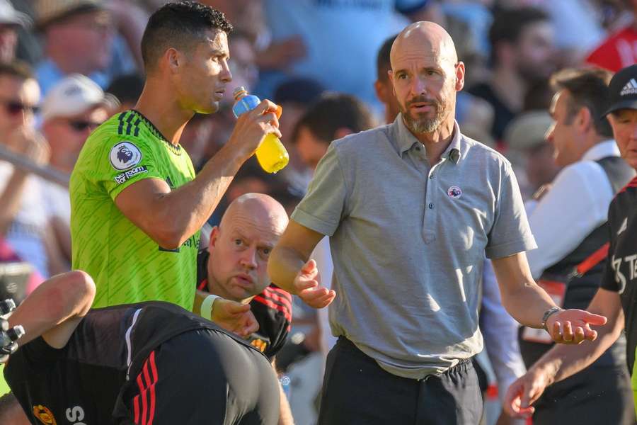 Události Premier League: Ten Hagovi přibývají problémy, Liverpool nedokáže vítězit