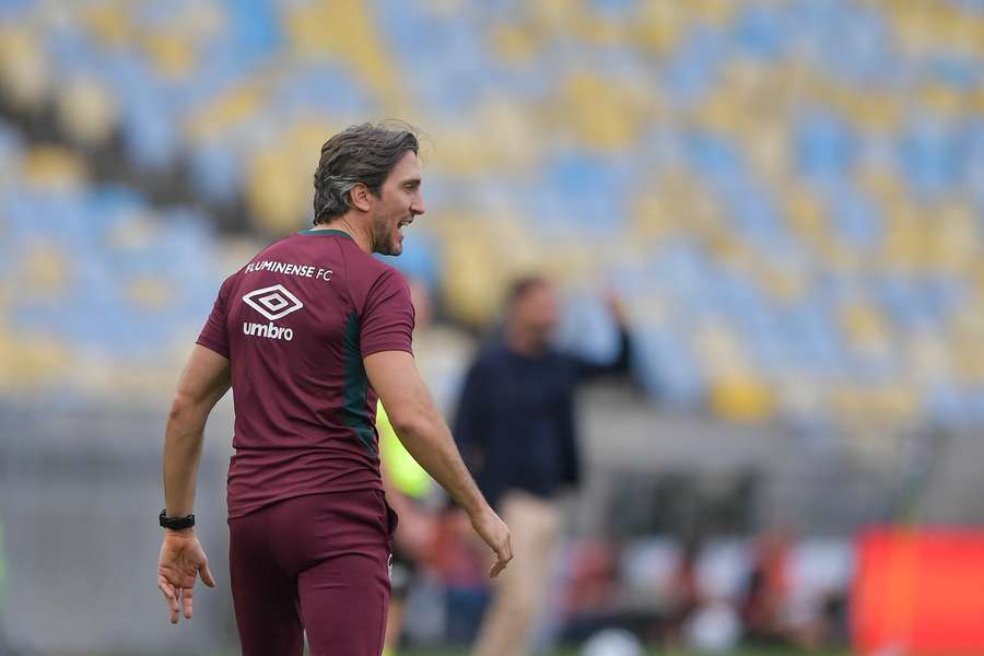 Luis Zubeldía espera emplacar uma nova vitória após estrear no Fluminense com triunfo contra o Botafogo