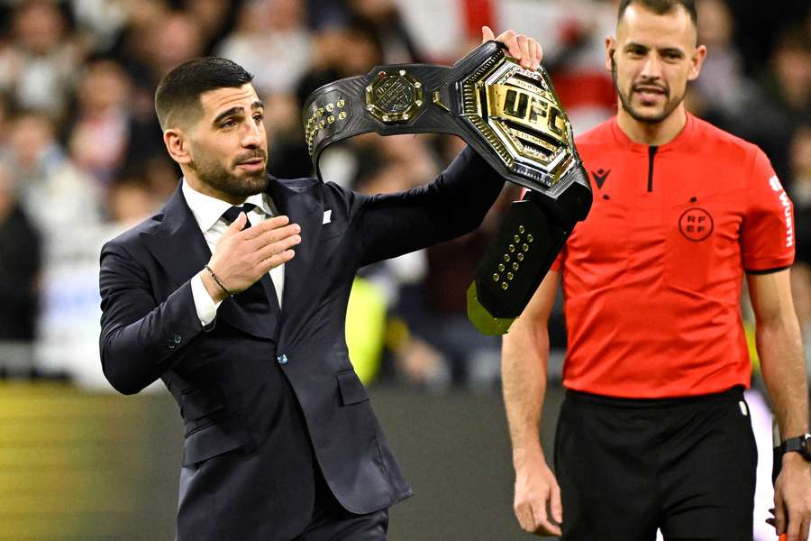 Ilia Topuria deja libre el título del peso pluma de la UFC