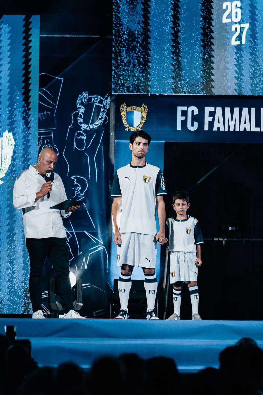 A camisola principal do Famalicão