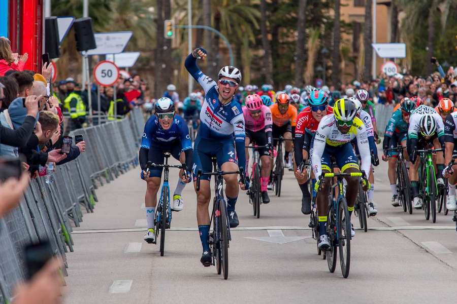 Vernon celebra su victoria en la última etapa del Challenge de Mallorca.