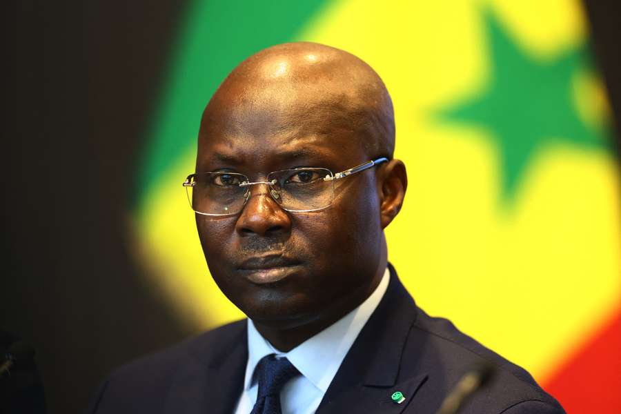 Abdoulaye Fall, prezes Senegalskiej Federacji Piłki Nożnej, podczas konferencji prasowej. Abdoulaye Fall, prezes Senegalskiej Federacji Piłki Nożnej, podczas konferencji prasowej.