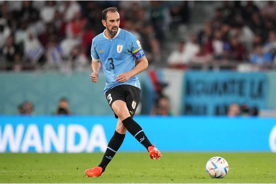 Godín se torna o jogador mais velho a defender o Uruguai em Copas