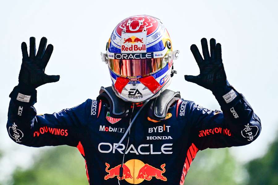 Max Verstappen assinala as dez vitórias, duas mãos cheias: um recorde