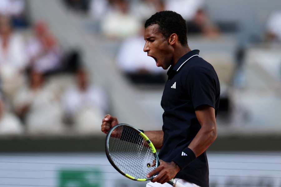 Félix Auger-Aliassime está nos quartos de final de Roland Garros Félix Auger-Aliassime está nos quartos de final de Roland Garros