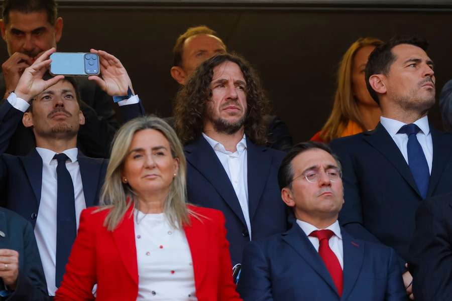 Davis Silva (l.) beim spanischen Spiel gegen Uruguay mit Carles Puyol (m.) und Iker Casillas Davis Silva (l.) beim spanischen Spiel gegen Uruguay mit Carles Puyol (m.) und Iker Casillas