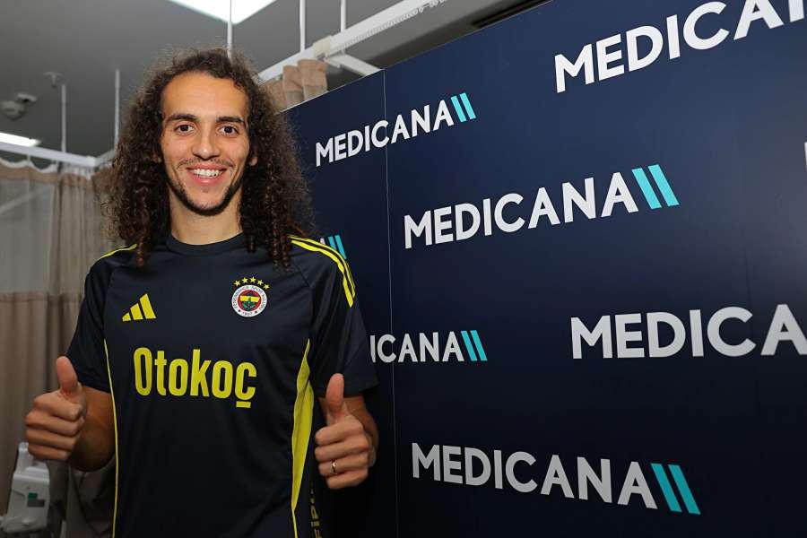 Guendouzi v nových barvách.