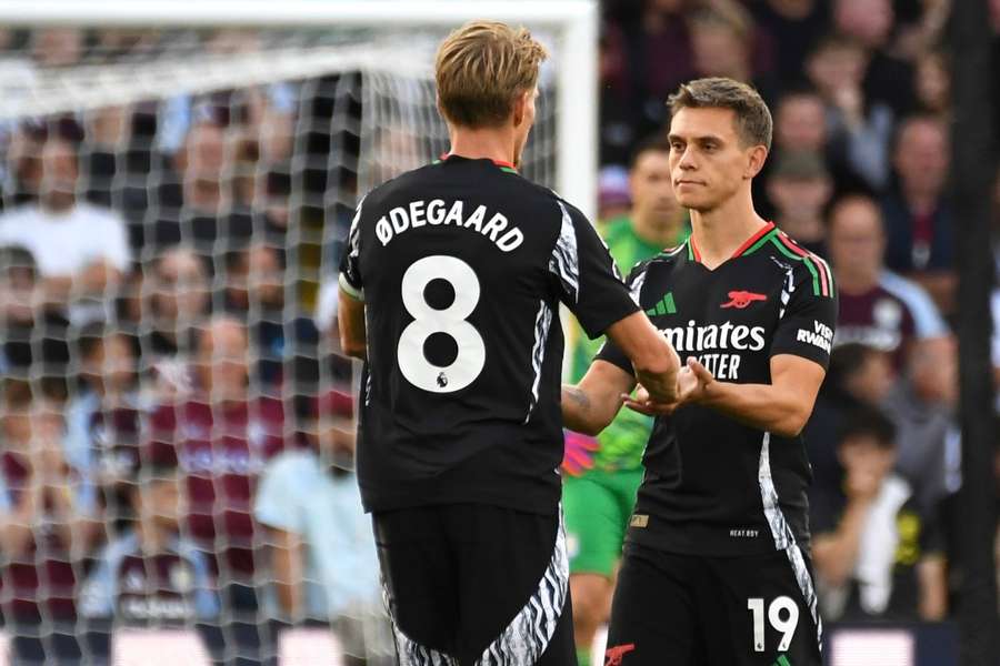 Trossard abriu caminho para a vitória do Arsenal