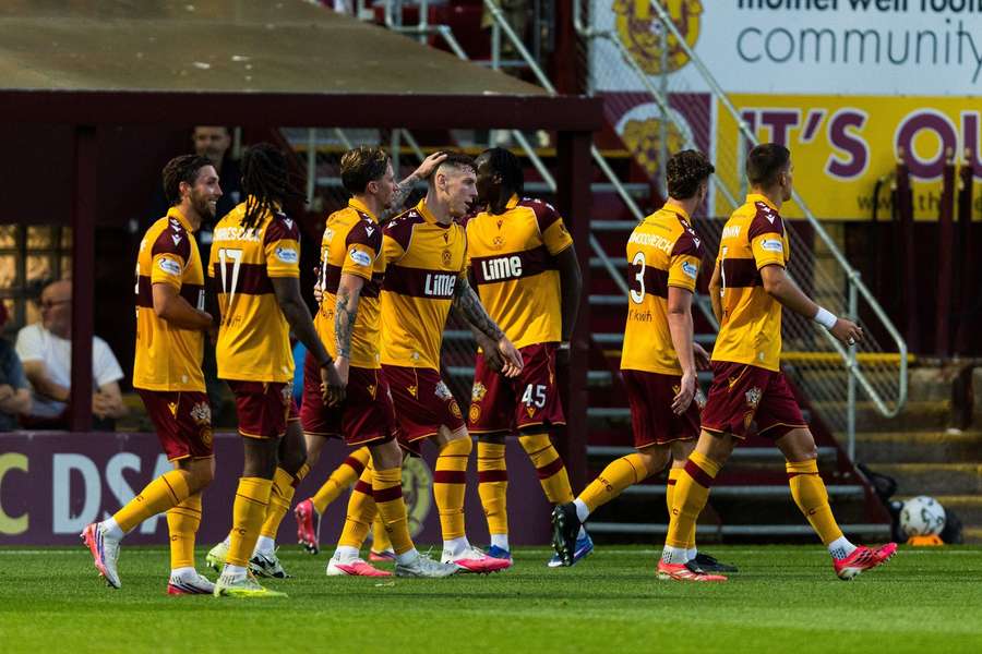 Die Motherwell-Spieler jubeln nach dem 2:0 durch Ibrahim Said.