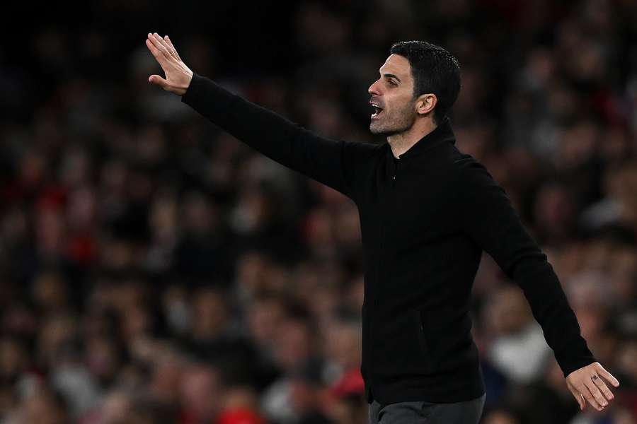 Arsenal's Spanish manager Mikel Arteta shouts instructions to the players from the touchline