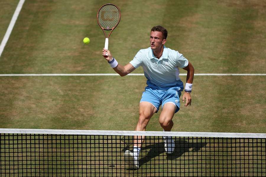 Jiří Lehečka je v Queen's Clubu ve čtvrtfinále.
