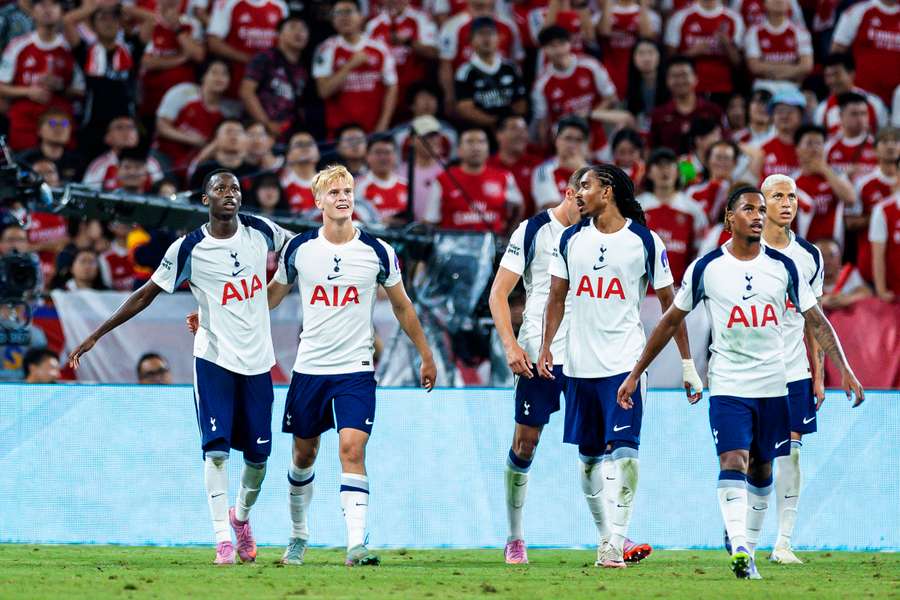Sarr (L) celebrates with his teammates