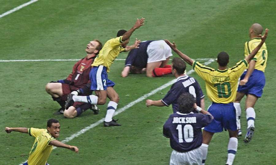 Reações após o gol contra de Boyd, Brasil x Escócia na Copa de 1998