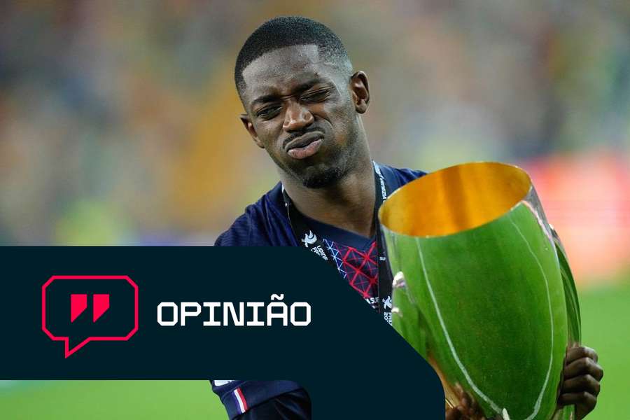Ousmane Dembélé com a Supertaça Europeia nas mãos