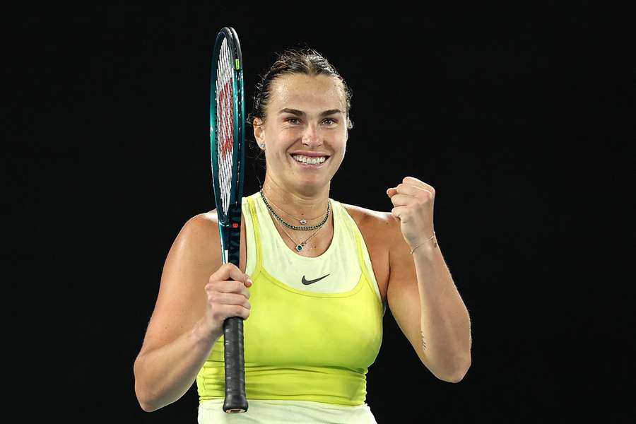 Sabalenka tenta o tri em Melbourne