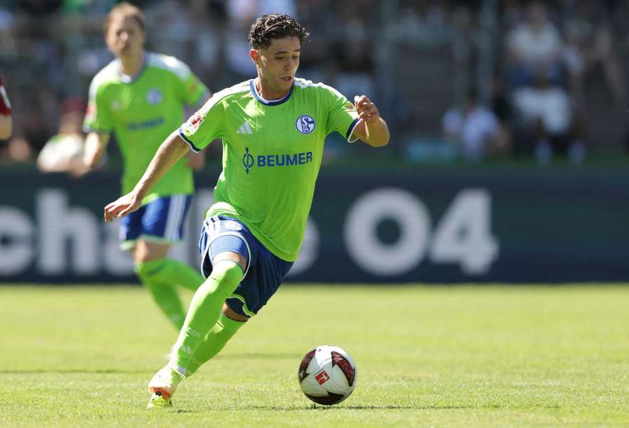 El-Faouzi com a nova camisola de fora do Schalke