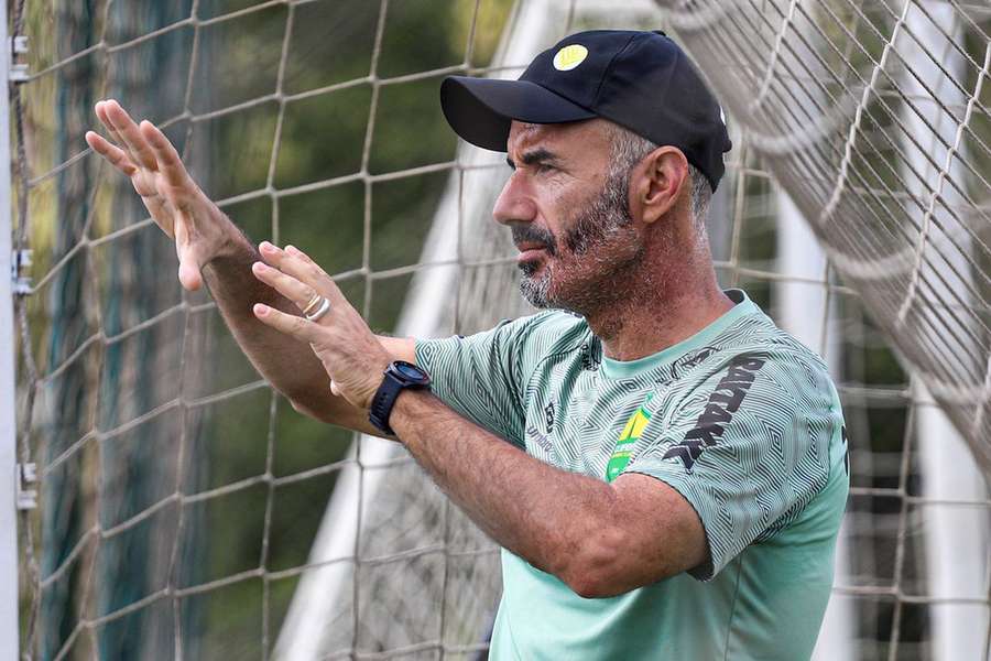 A saída de Ivo Vieira do Cuiaba reduz o contingente de treinadores portugueses no Brasileirão