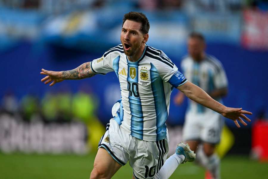 Nun wurde ihm auch eine 26 Meter hohe Statue gewidmet: Lionel Messi