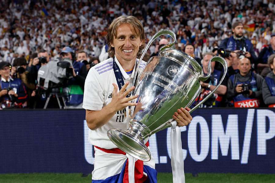 Luka Modric vai jogar no Real Madrid até 2024